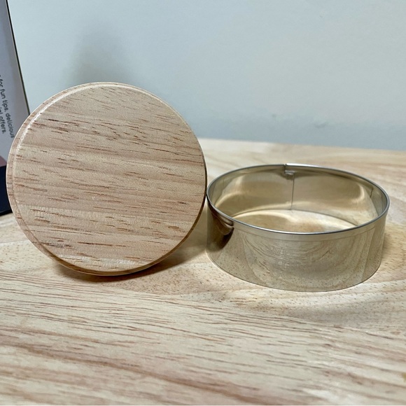 NWOT! We Might Be Tiny Colorful Kids Cookie Baking & Craft Animal Stamps - Picture 6 of 16